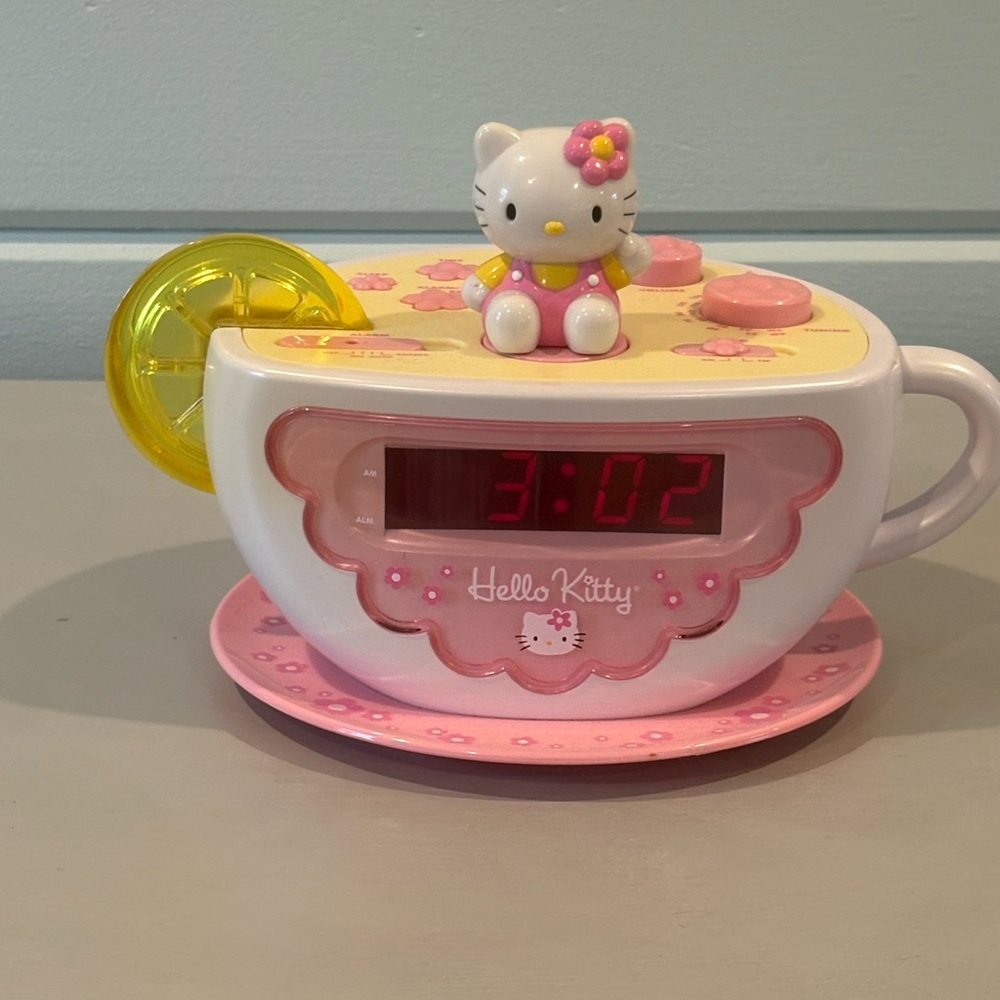 Vintage Hello Kitty Teacup Alarm Clock with Light